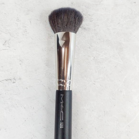 MAC 128 Split Fibre Cheek Brush - Picture 3 of 5